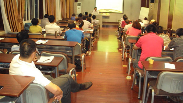 王耀田教授为山东财经大学总裁班授课